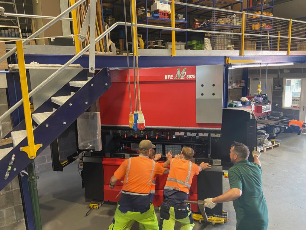 Amada HFE M2 8025 stk 1959