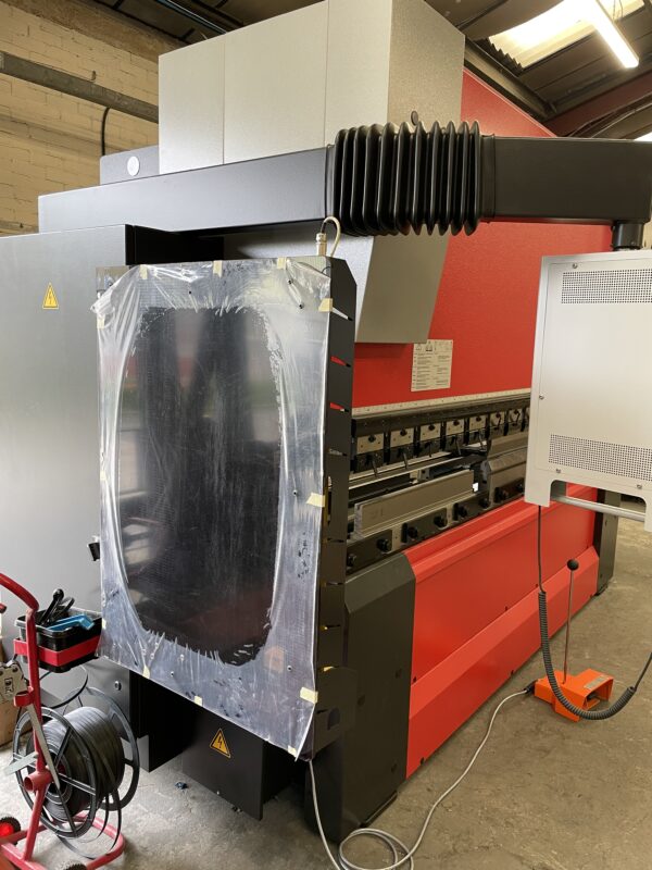 Amada HFE M2 100t 3m stk 1986